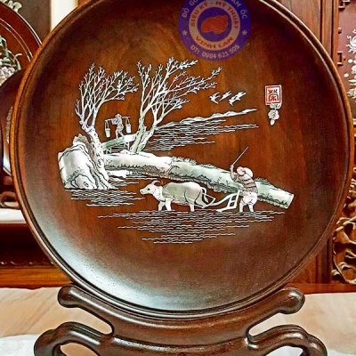 Đĩa khảm ốc tích nông dân canh tác