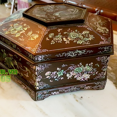 Tráp trầu lục lăng khảm ốc đỏ