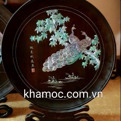 Đĩa khảm cảnh Công trên cây