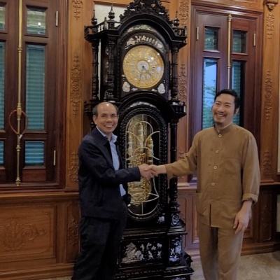 Bàn giao Bác Ngũ Thạch thất Hn Đồng hồ cây máy cơ nguyên zin gỗ trắc khảm ốc độc nhất 